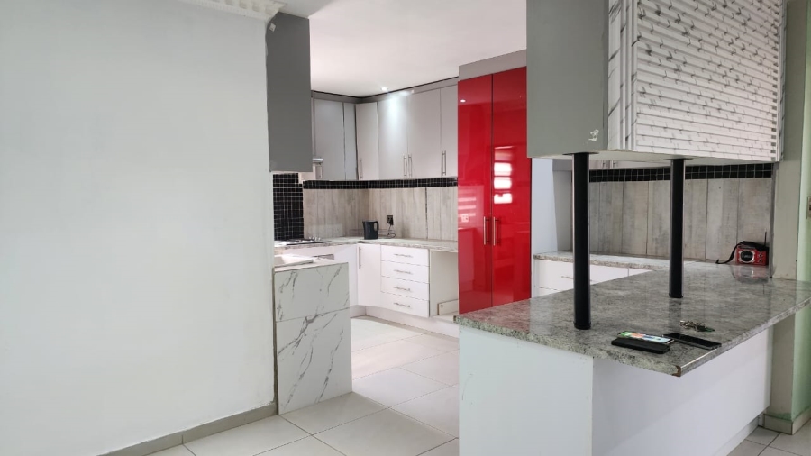 5 Bedroom Property for Sale in Waterkloof A H North West